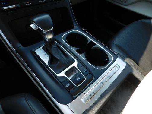 Used 2024 Kia Carnival LX FWD image 17