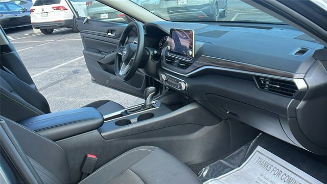 Used 2025 Nissan Altima 2.5 SV image 13
