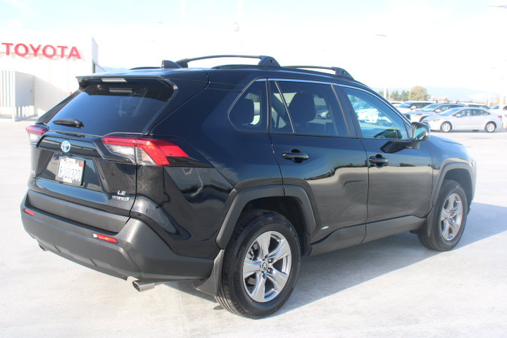 Certified 2023 Toyota RAV4 LE AWD/4WD image 3