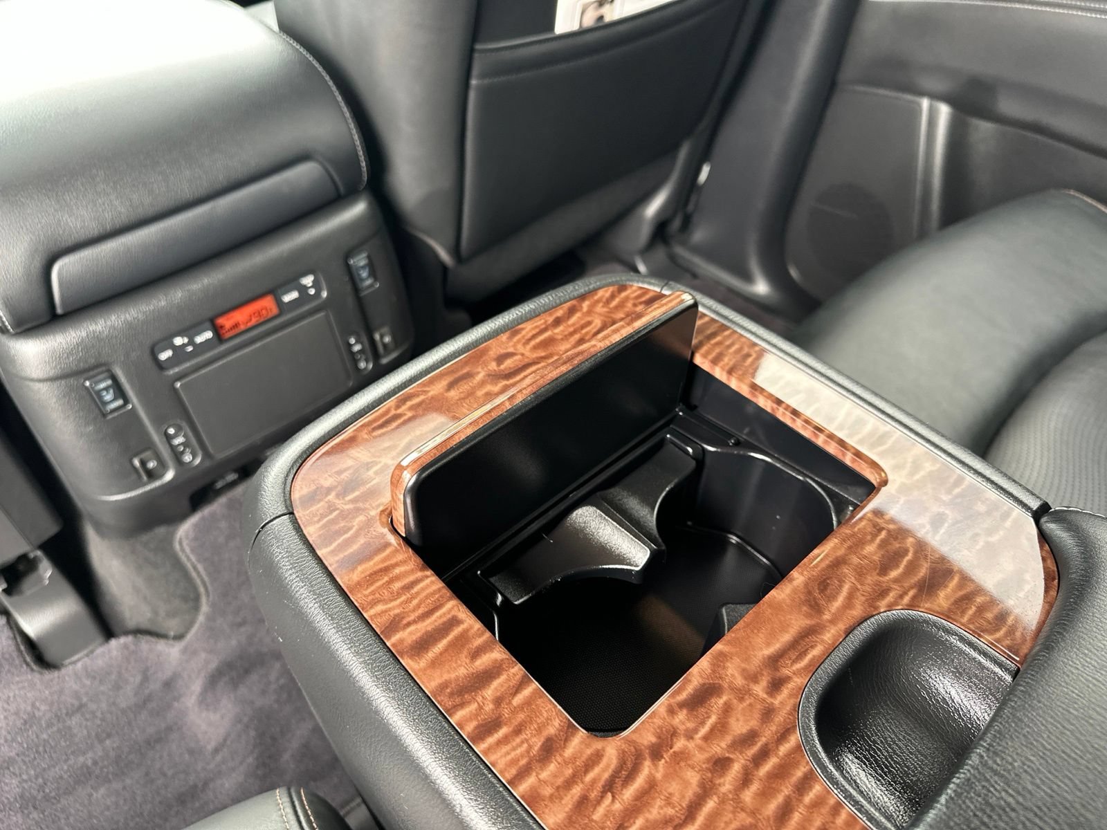 Used 2020 Nissan Armada Platinum w/ Captain's Chairs Package AWD/4WD image 23