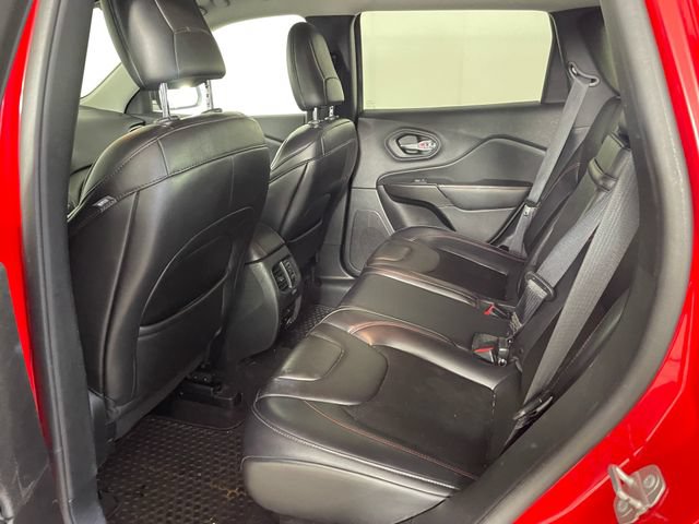 Used 2019 Jeep Cherokee Trailhawk AWD/4WD image 12