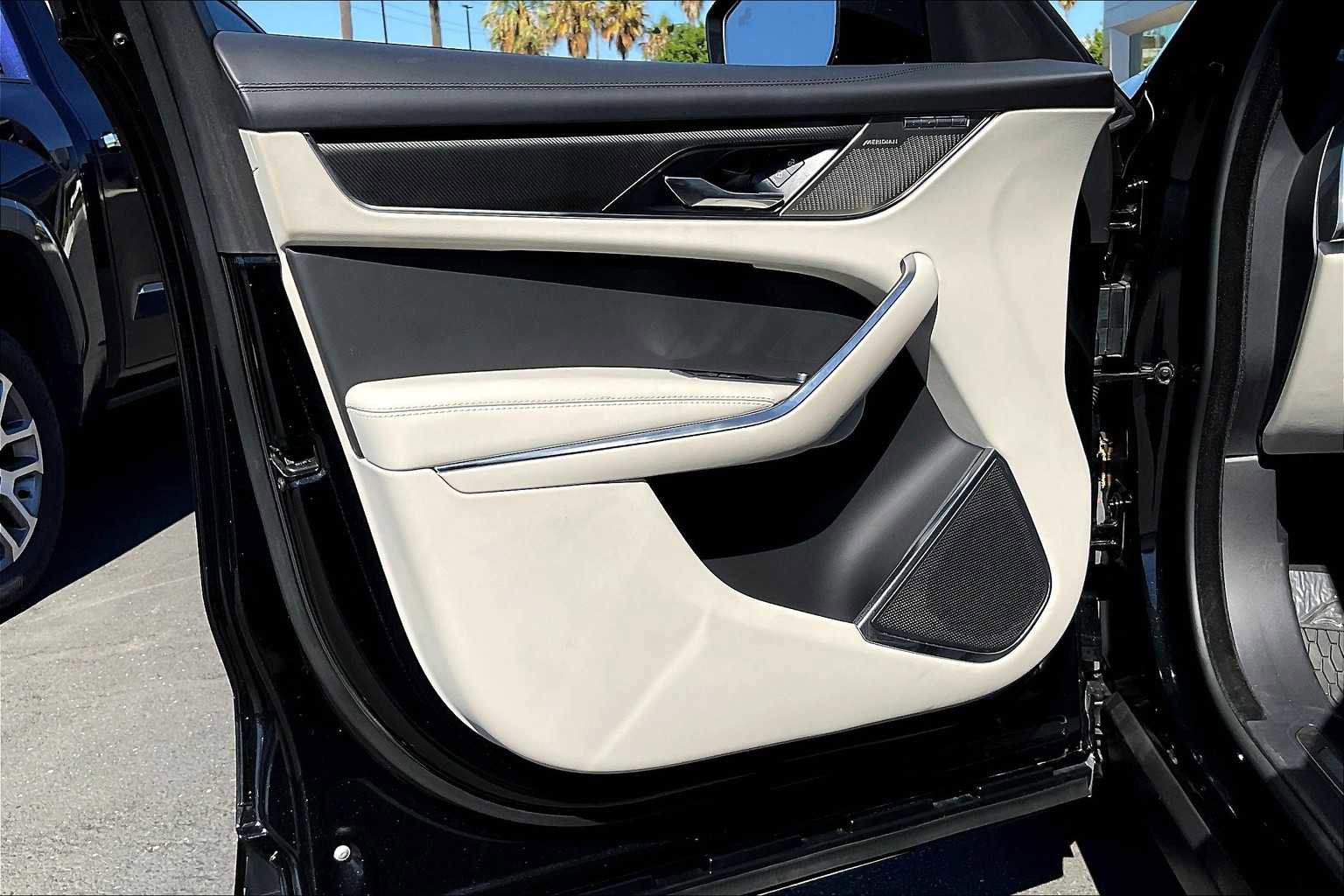 Used 2024 Jaguar F-PACE SVR image 25