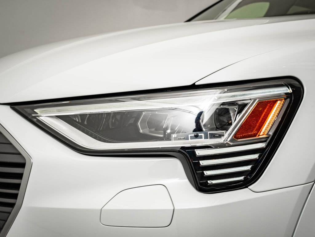 Used 2022 Audi e-tron Premium Plus w/ Premium Plus Package image 15
