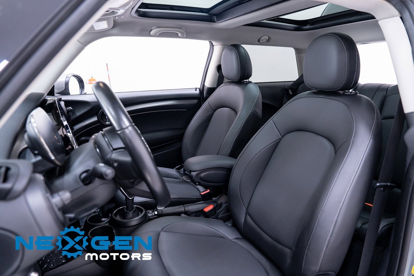 Used 2023 MINI Cooper 2-Door Hardtop image 26