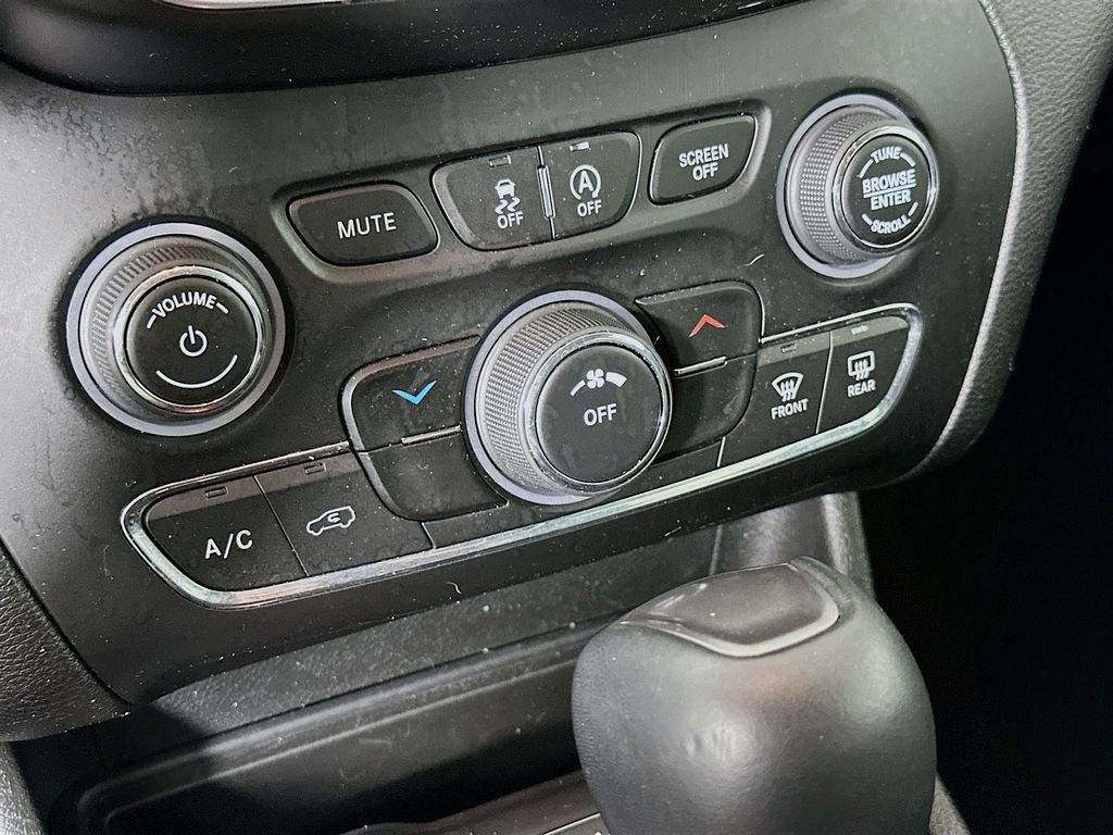 Certified 2021 Jeep Cherokee Latitude Lux image 24