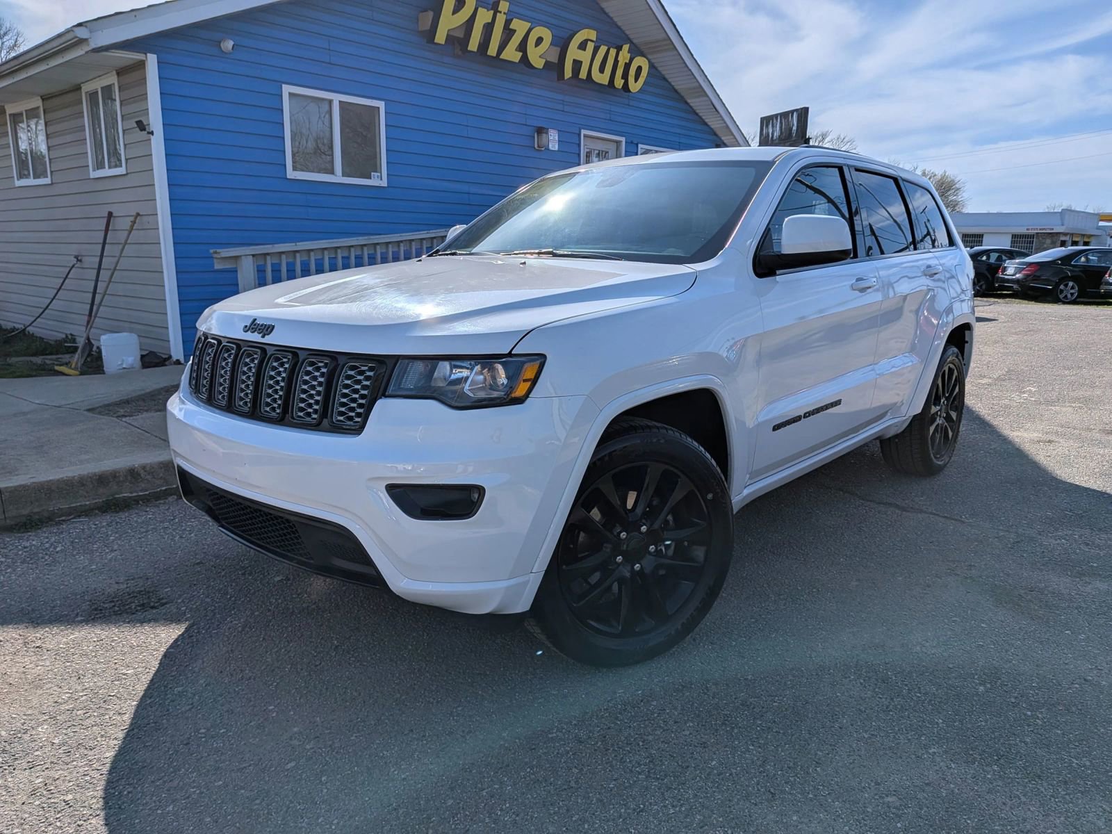 Used 2019 Jeep Grand Cherokee Altitude image 2