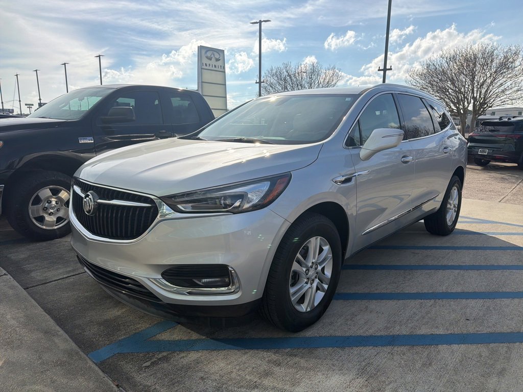 Used 2021 Buick Enclave Essence w/ Sound and Sites Package image 2