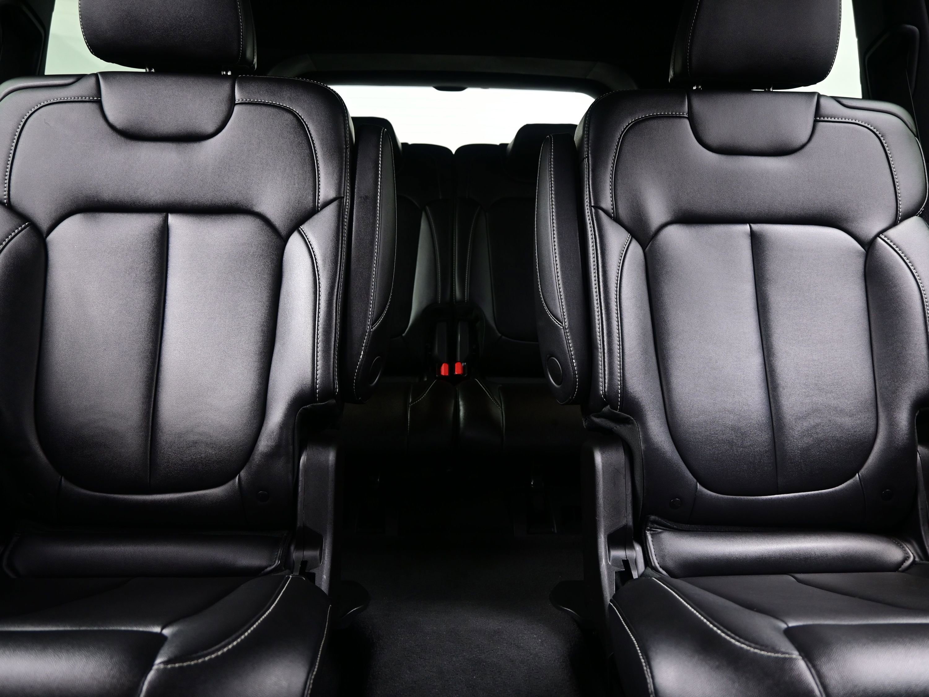 Used 2025 Jeep Grand Cherokee L Limited w/ Black Appearance Package image 16