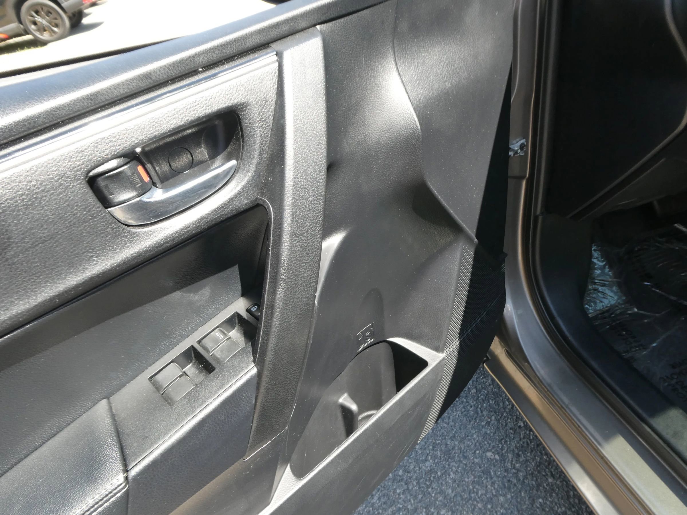 Used 2017 Toyota Corolla XLE FWD image 16