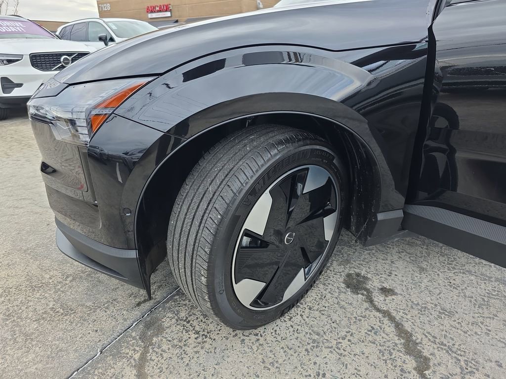Certified 2025 Volvo EX30 Ultra w/ Climate Package image 32