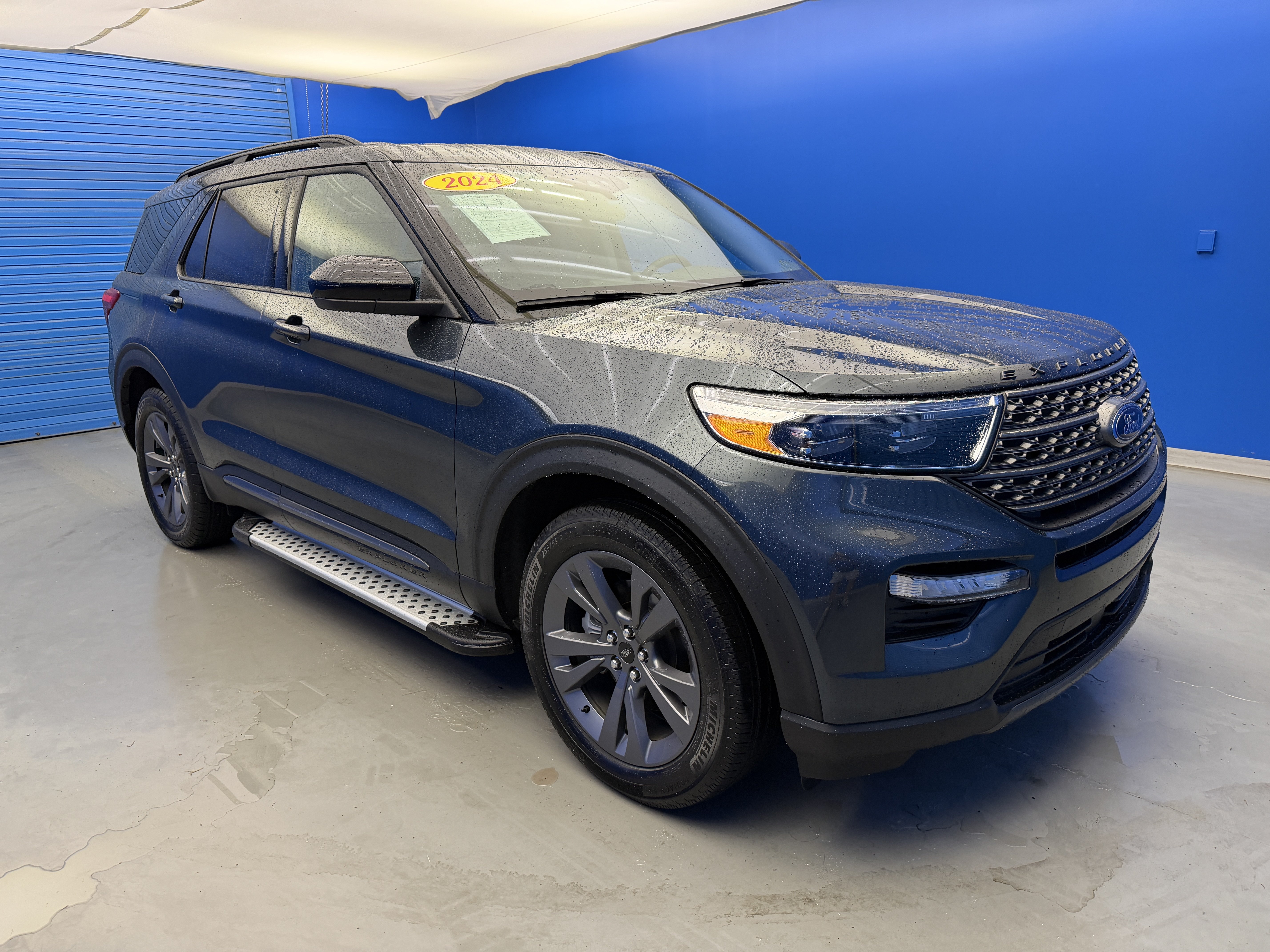Used 2024 Ford Explorer XLT w/ Equipment Group 202A AWD/4WD image 2