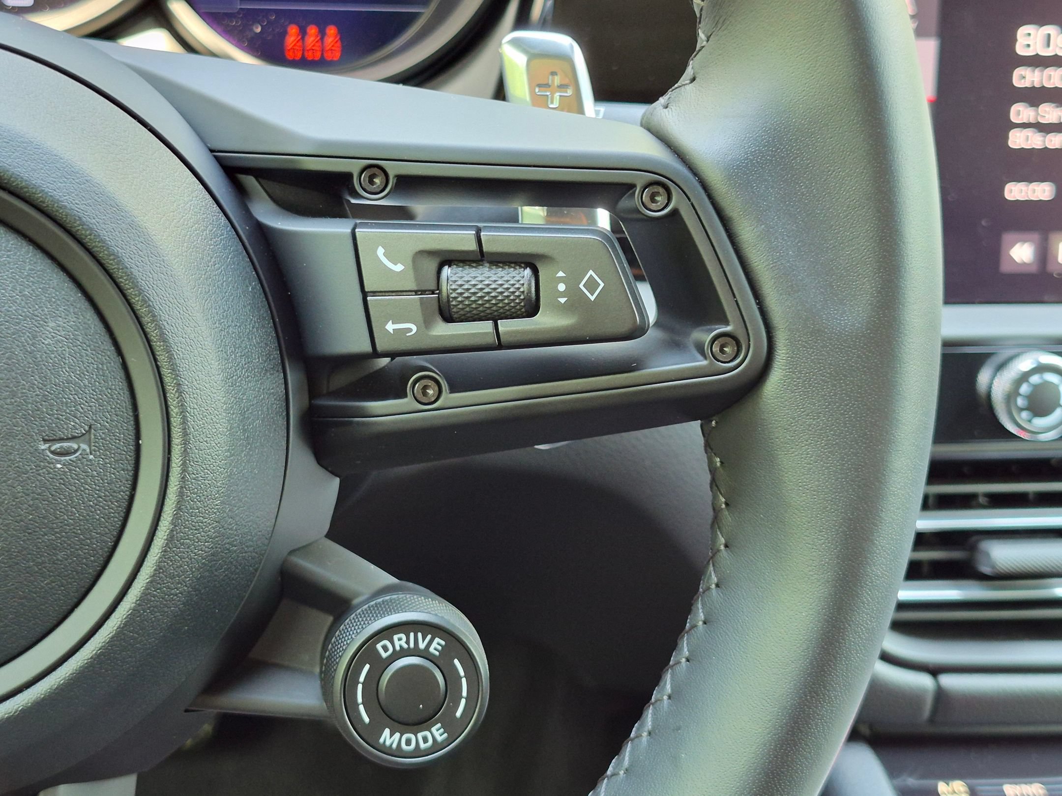 Certified 2026 Porsche Macan AWD/4WD image 10