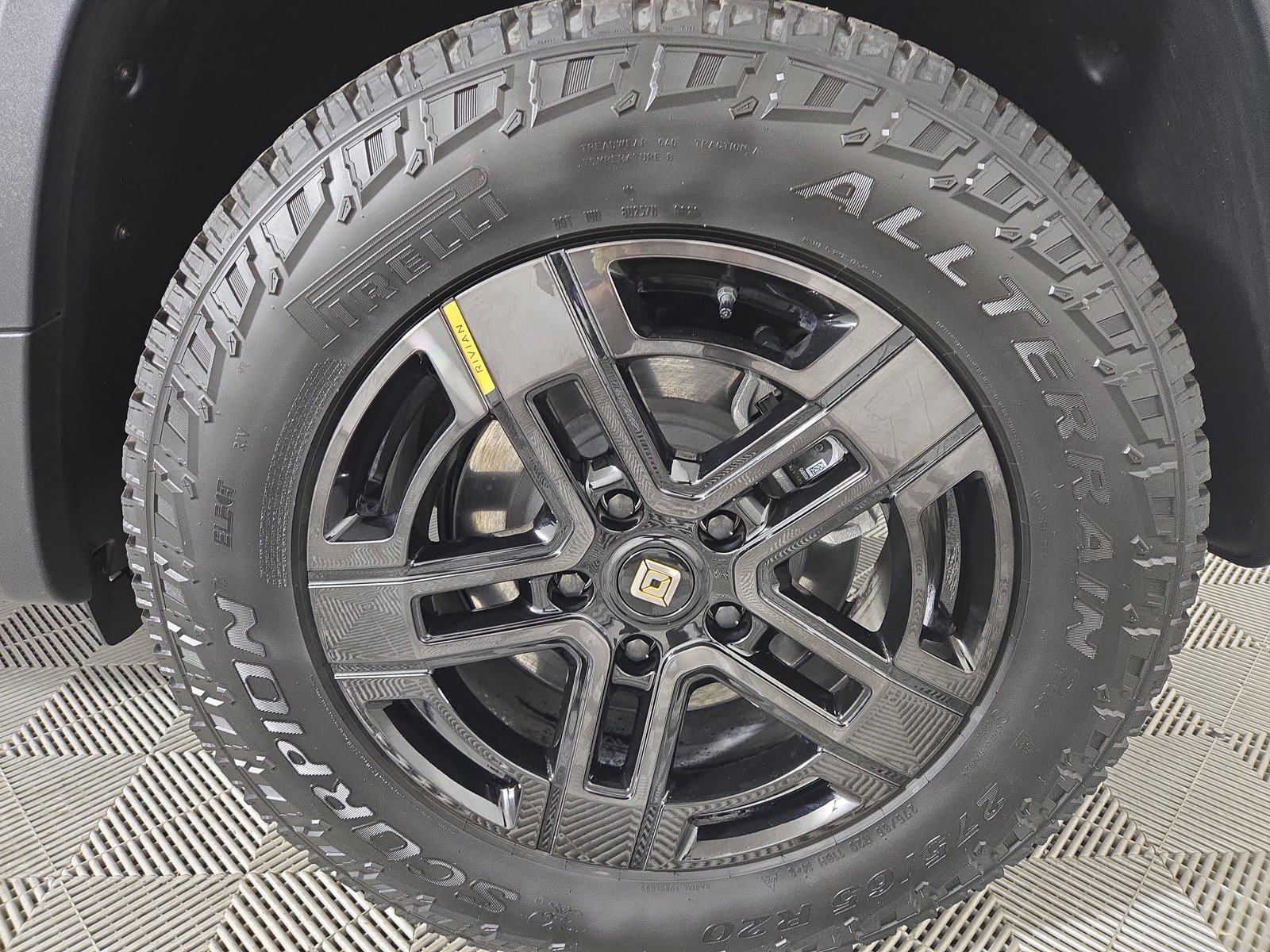 Used 2024 Rivian R1T Adventure image 10