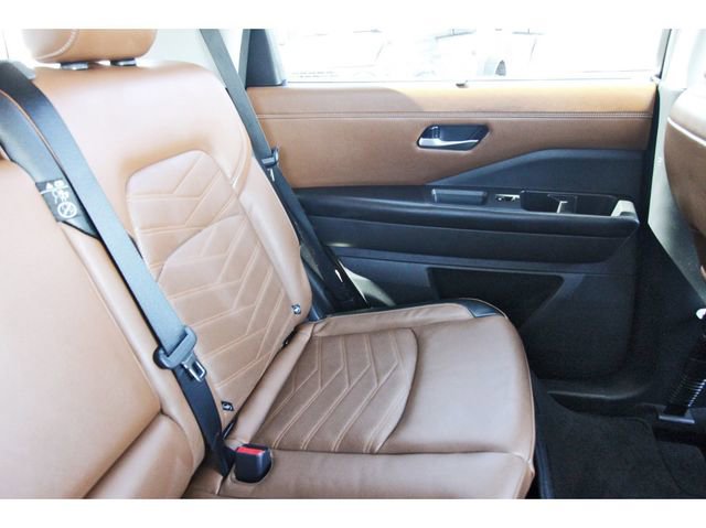 Used 2023 Nissan Pathfinder Platinum w/ Cargo Package AWD/4WD image 10