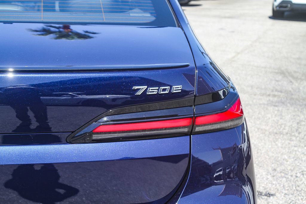 New 2026 BMW 750e xDrive w/ Premium Package AWD/4WD image 7