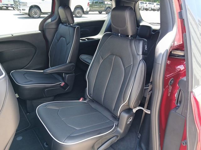 New 2027 Chrysler Pacifica Limited FWD image 19