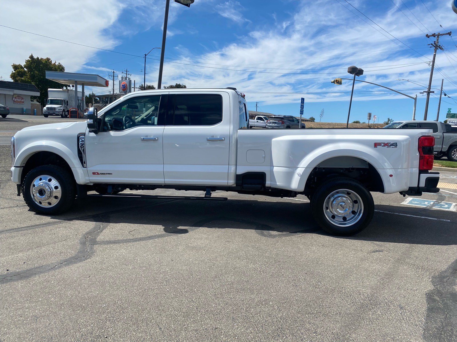 New 2027 Ford F450 Platinum w/ Platinum Plus Package AWD/4WD image 4