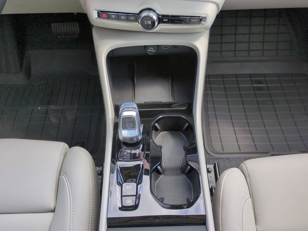 New 2026 Volvo XC40 B5 Plus w/ Protection Package Premier AWD/4WD image 17