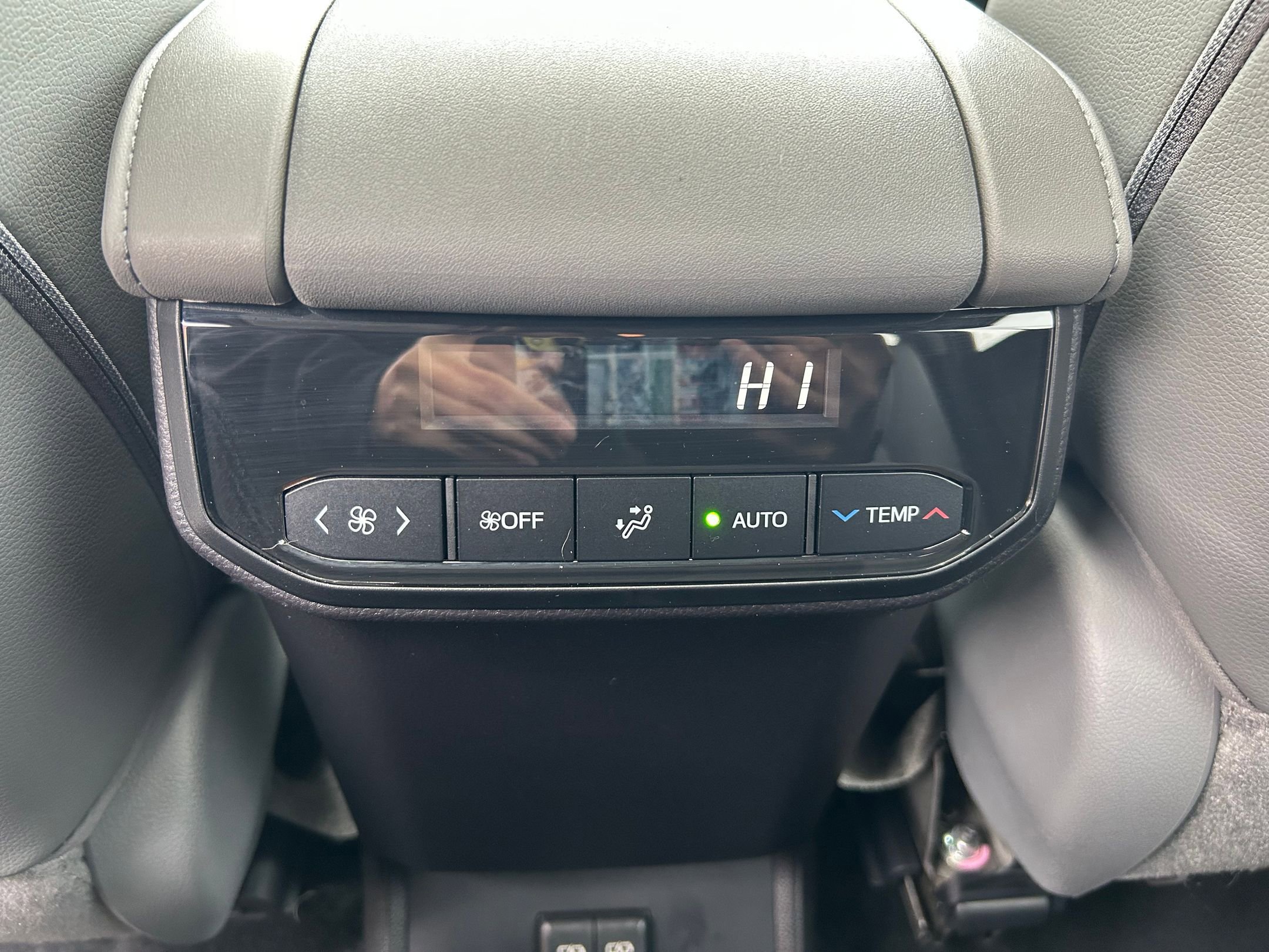 Used 2022 Toyota Highlander XLE AWD/4WD image 26