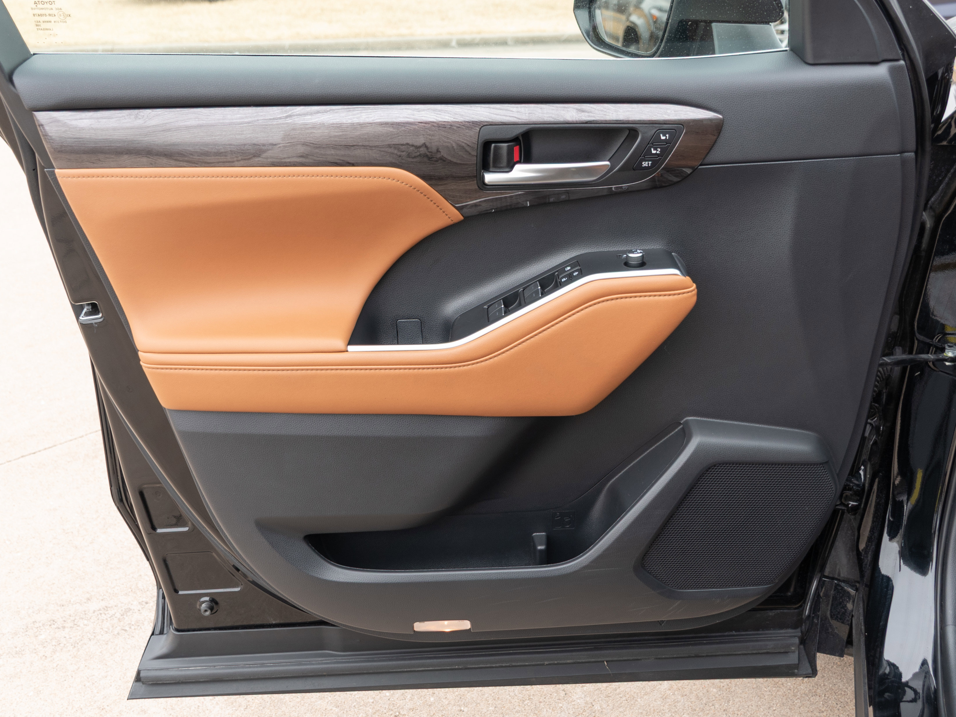 Used 2023 Toyota Highlander Platinum image 9