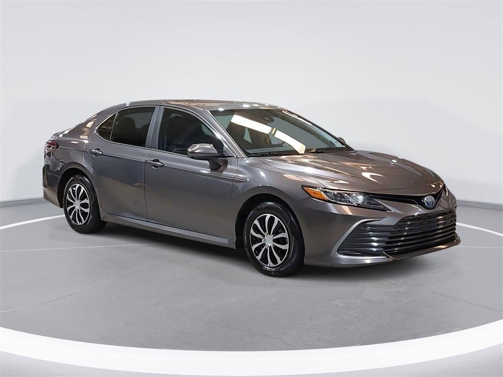 Used 2022 Toyota Camry LE image 3