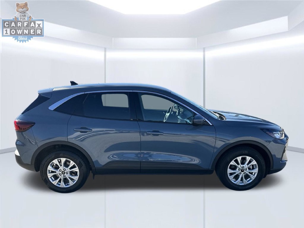 Used 2023 Ford Escape Active w/ Tech Pack #2 AWD/4WD image 2