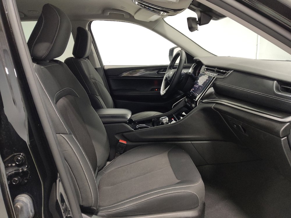 Used 2022 Jeep Grand Cherokee Laredo w/ Luxury Tech Group I image 21