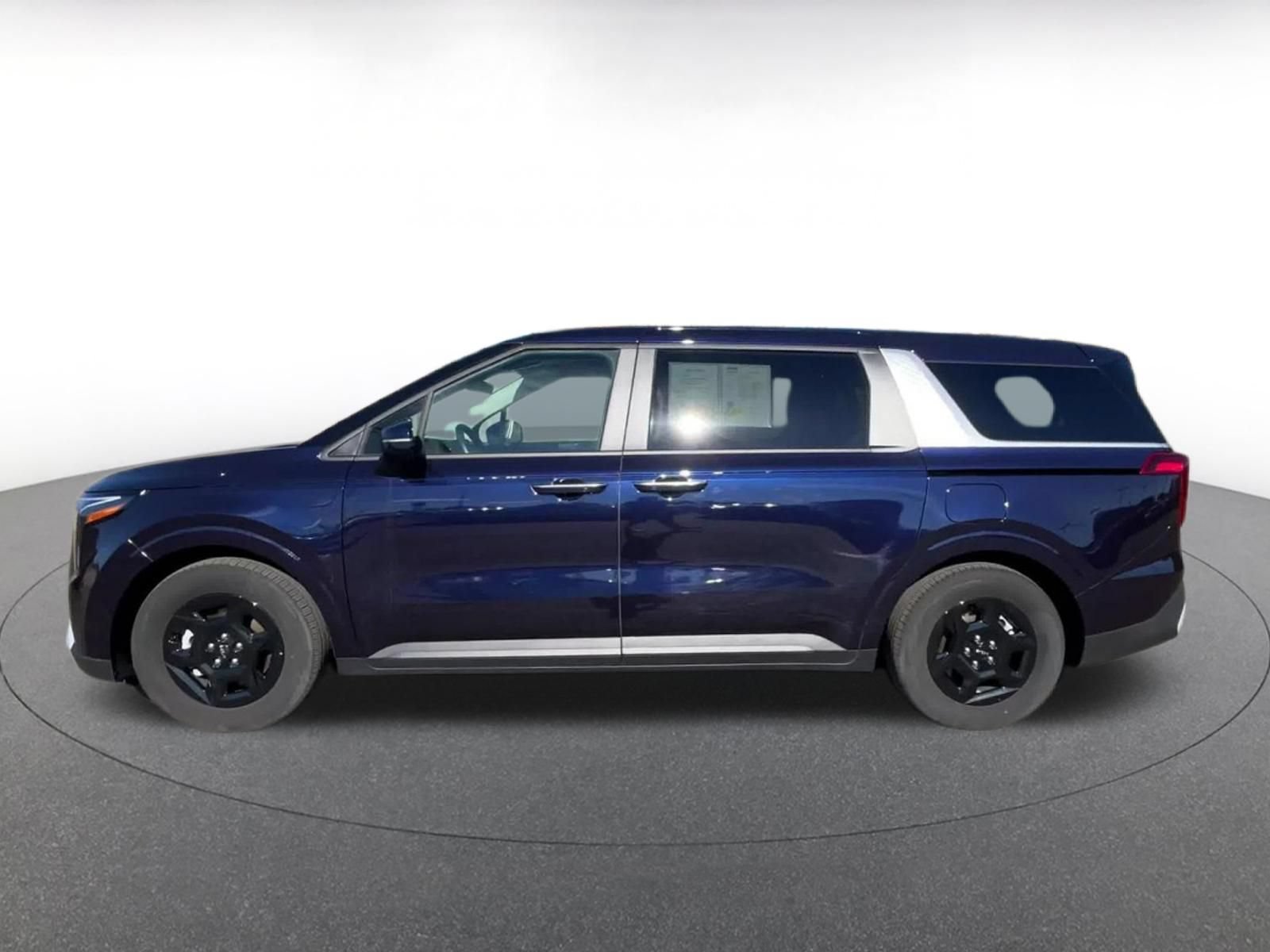 Used 2026 Kia Carnival FWD image 9