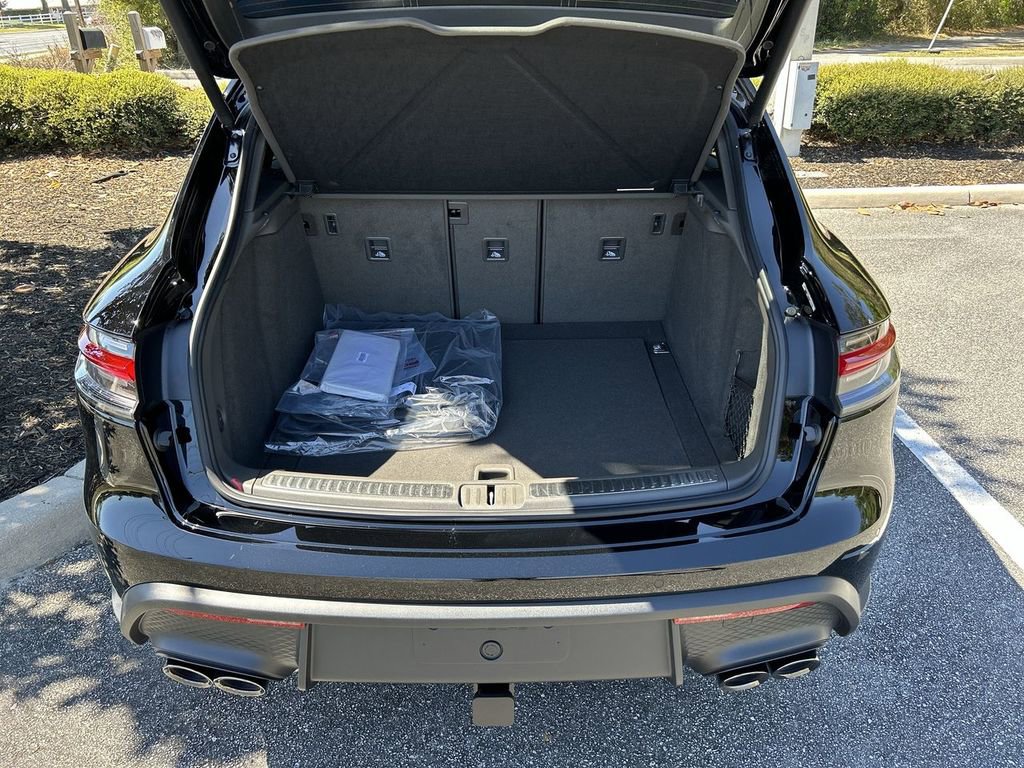 Certified 2025 Porsche Macan image 28