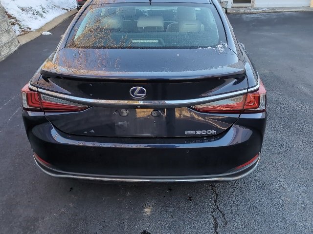 Used 2021 Lexus ES 300h w/ Luxury Package image 4