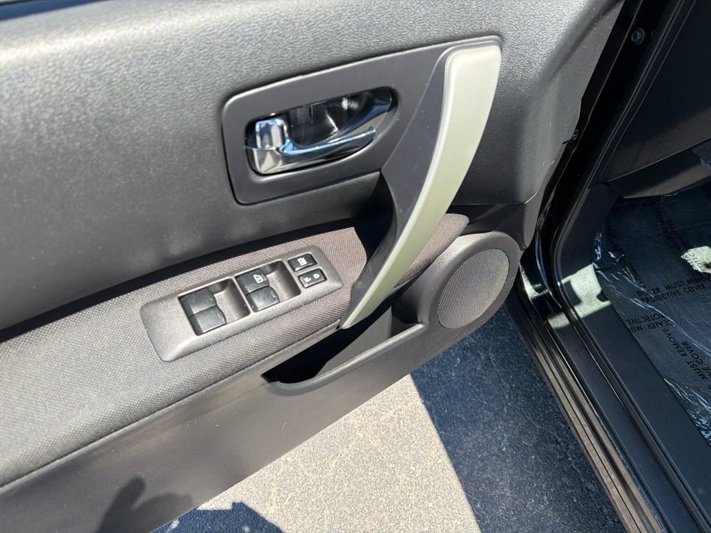 Used 2014 Nissan Rogue S AWD/4WD image 5