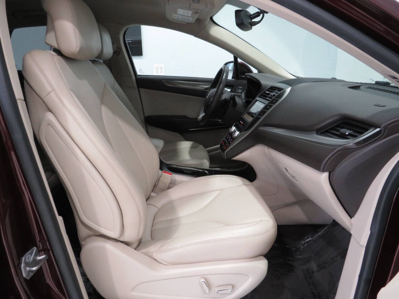 Used 2018 Lincoln MKC Premiere FWD image 11