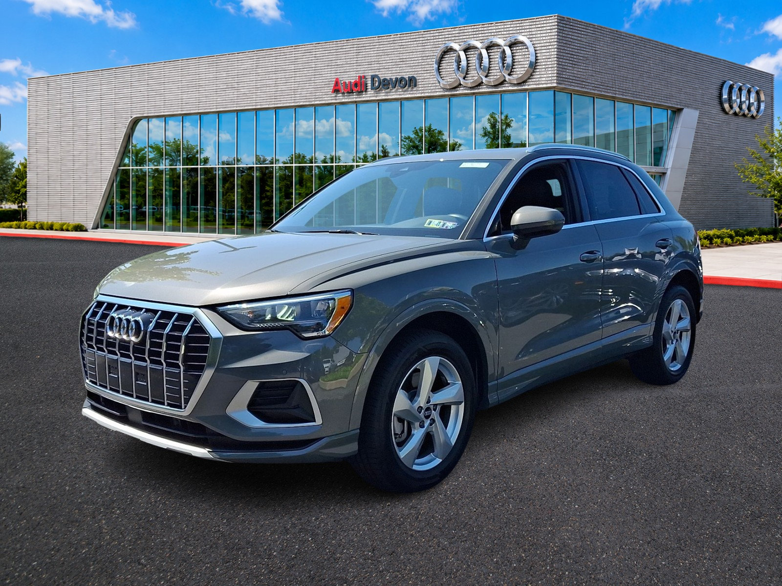Used 2021 Audi Q3 2.0T Premium w/ Convenience Package AWD/4WD image 3