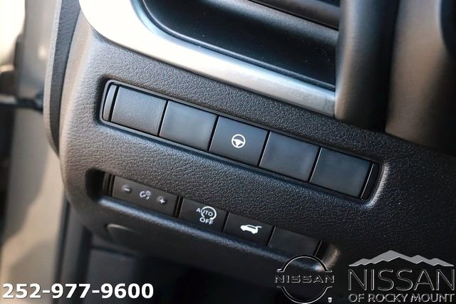 Used 2024 Nissan Rogue SV image 26