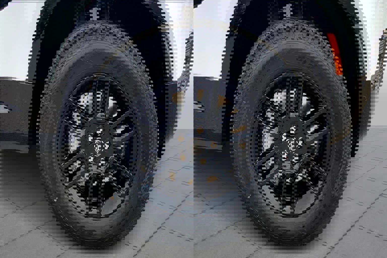 New 2025 Land Rover Defender 90 X-Dynamic SE image 10