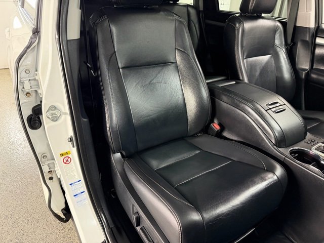 Used 2019 Toyota Highlander XLE image 27