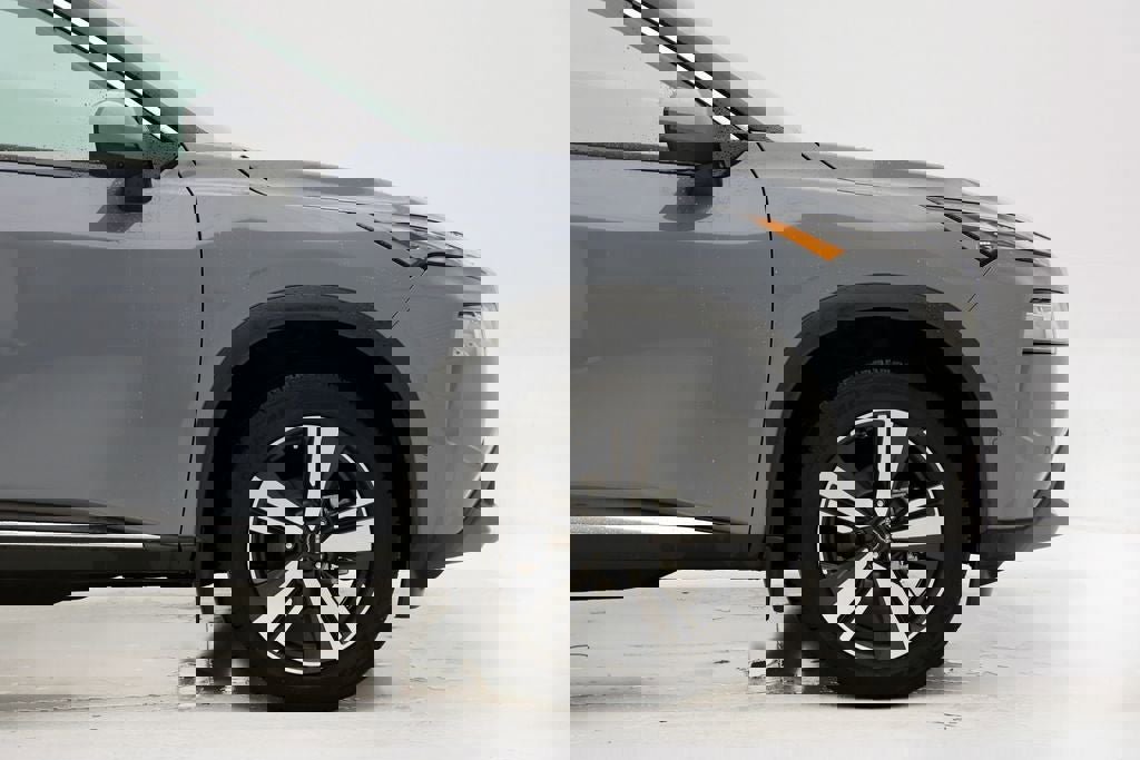 Used 2023 Nissan Rogue SL w/ SL Premium Package image 4