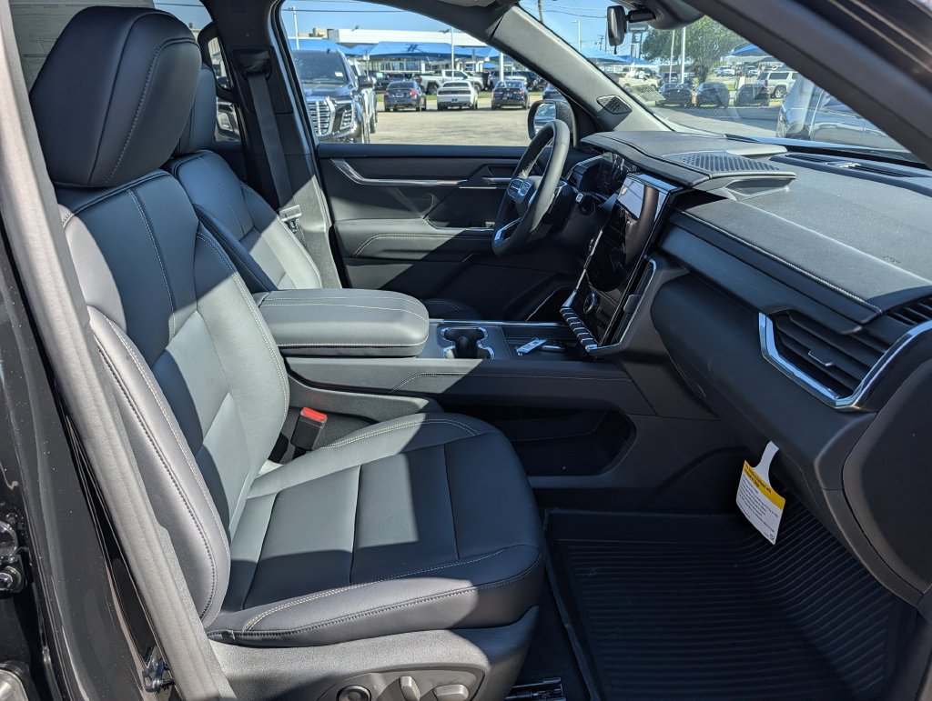 New 2027 GMC Acadia Elevation w/ Elevation Premium Package FWD image 31