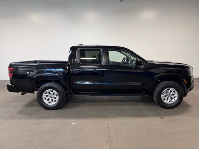 Used 2024 Nissan Frontier SV image 2