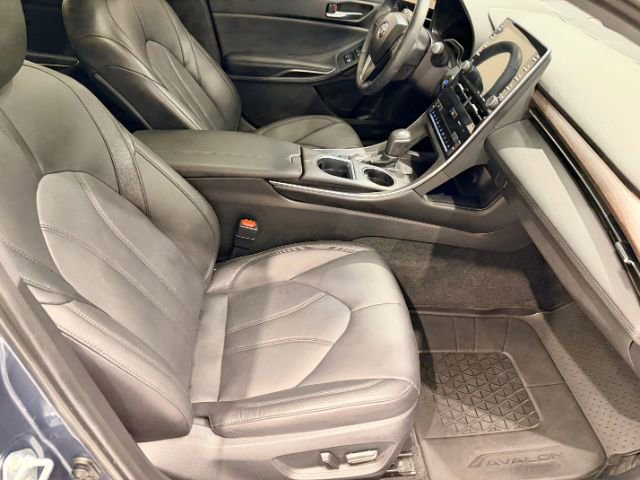 Used 2022 Toyota Avalon XLE w/ Moonroof Package image 34