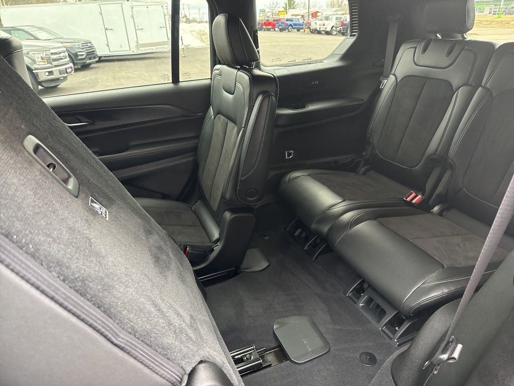 Used 2024 Jeep Grand Cherokee L Altitude image 33