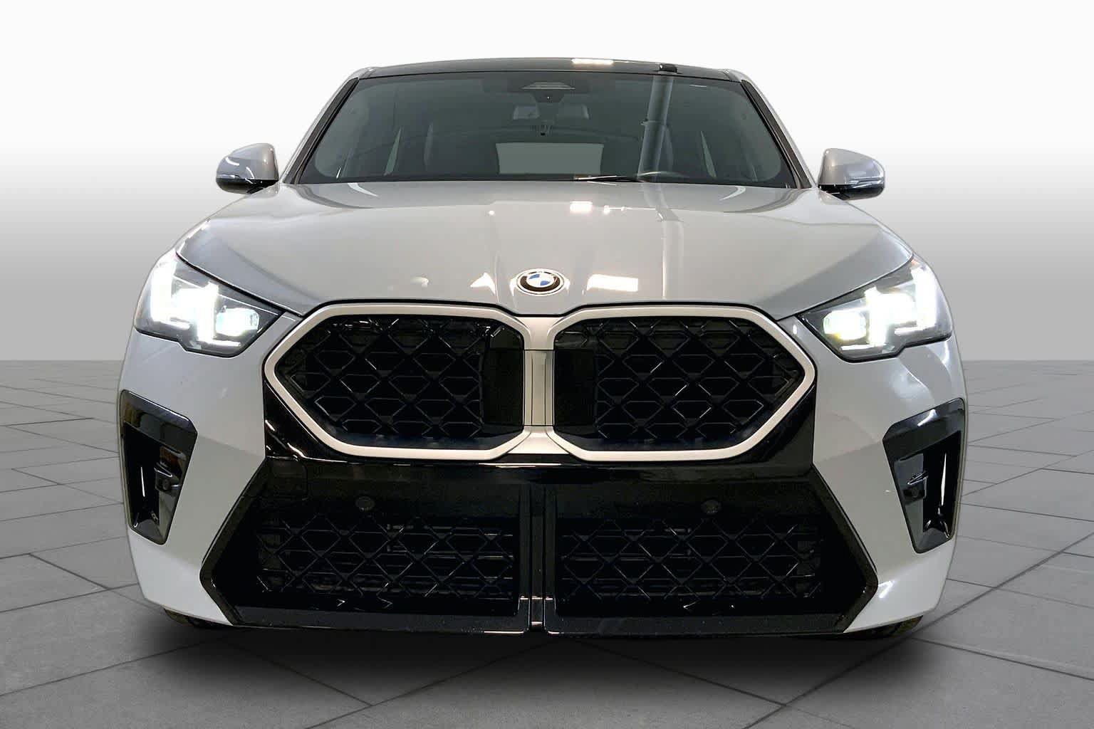 Used 2024 BMW X2 xDrive28i w/ M Sport Package AWD/4WD image 3