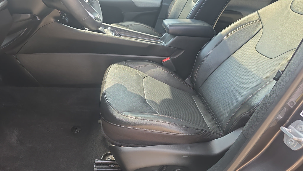 Used 2023 Jeep Compass Latitude w/ Sun and Sound Group AWD/4WD image 13