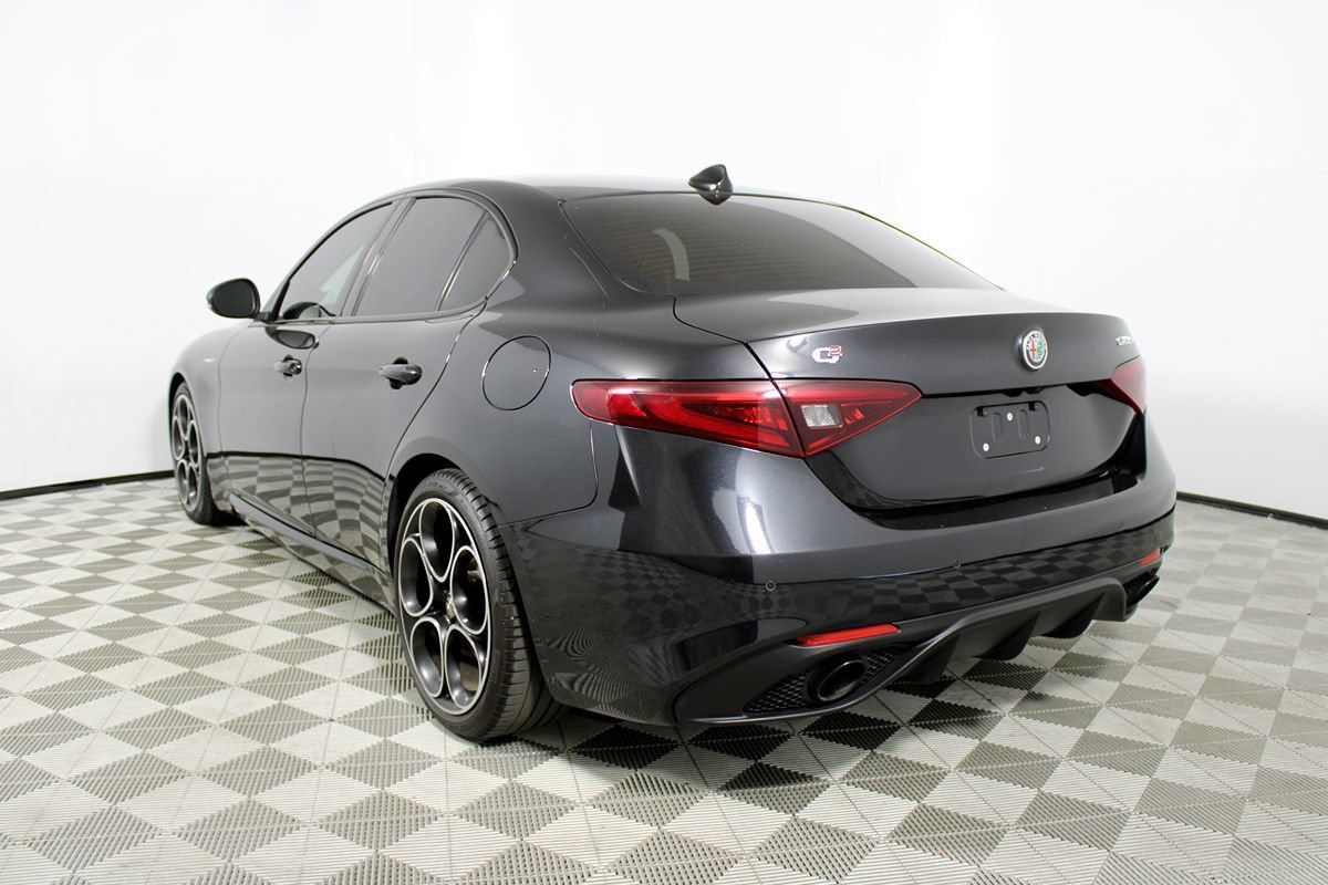 Used 2023 Alfa Romeo Giulia Veloce RWD image 4