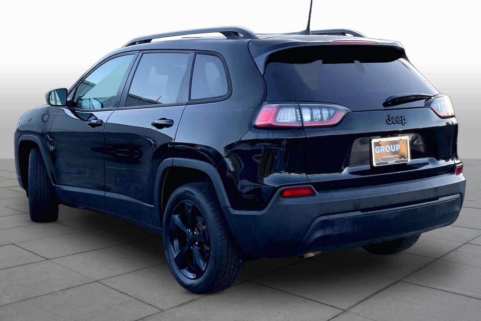 Used 2021 Jeep Cherokee Latitude FWD image 11
