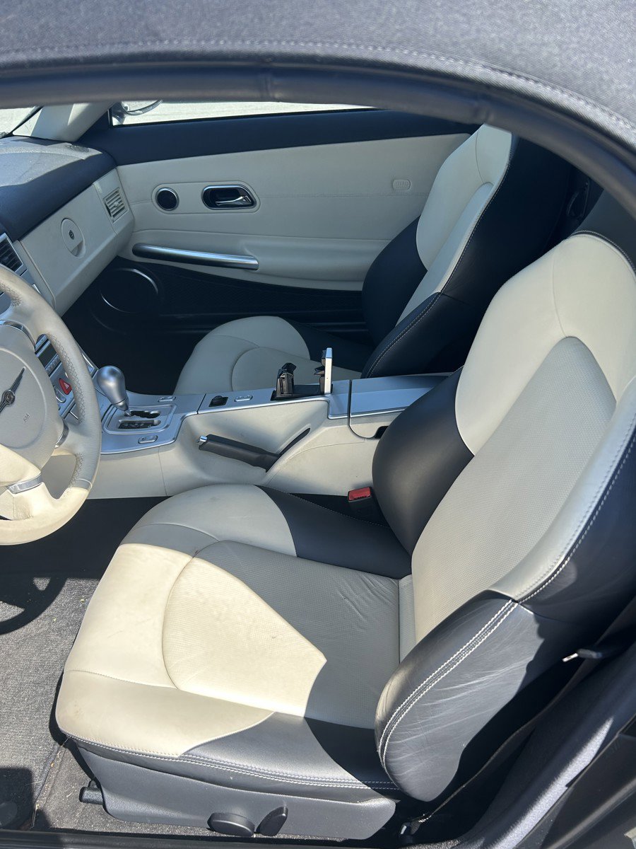 Used 2005 Chrysler Crossfire Limited RWD image 10