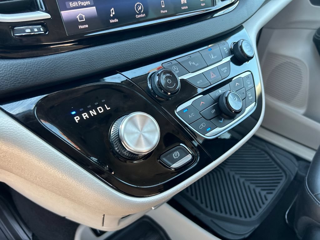 Used 2023 Chrysler Pacifica Touring-L FWD image 20