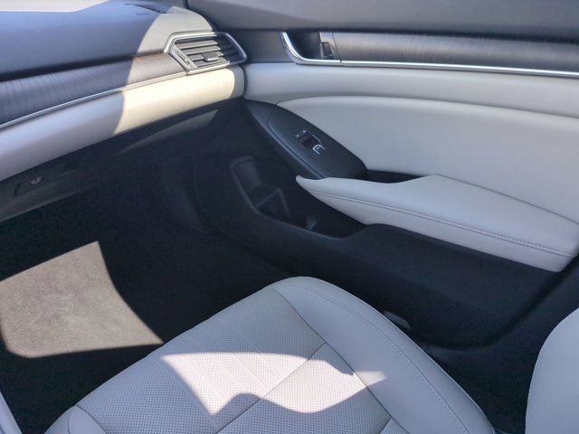 Used 2020 Honda Accord Touring image 18