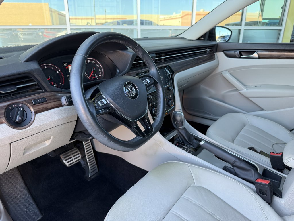 Used 2020 Volkswagen Passat 2.0T SEL image 31