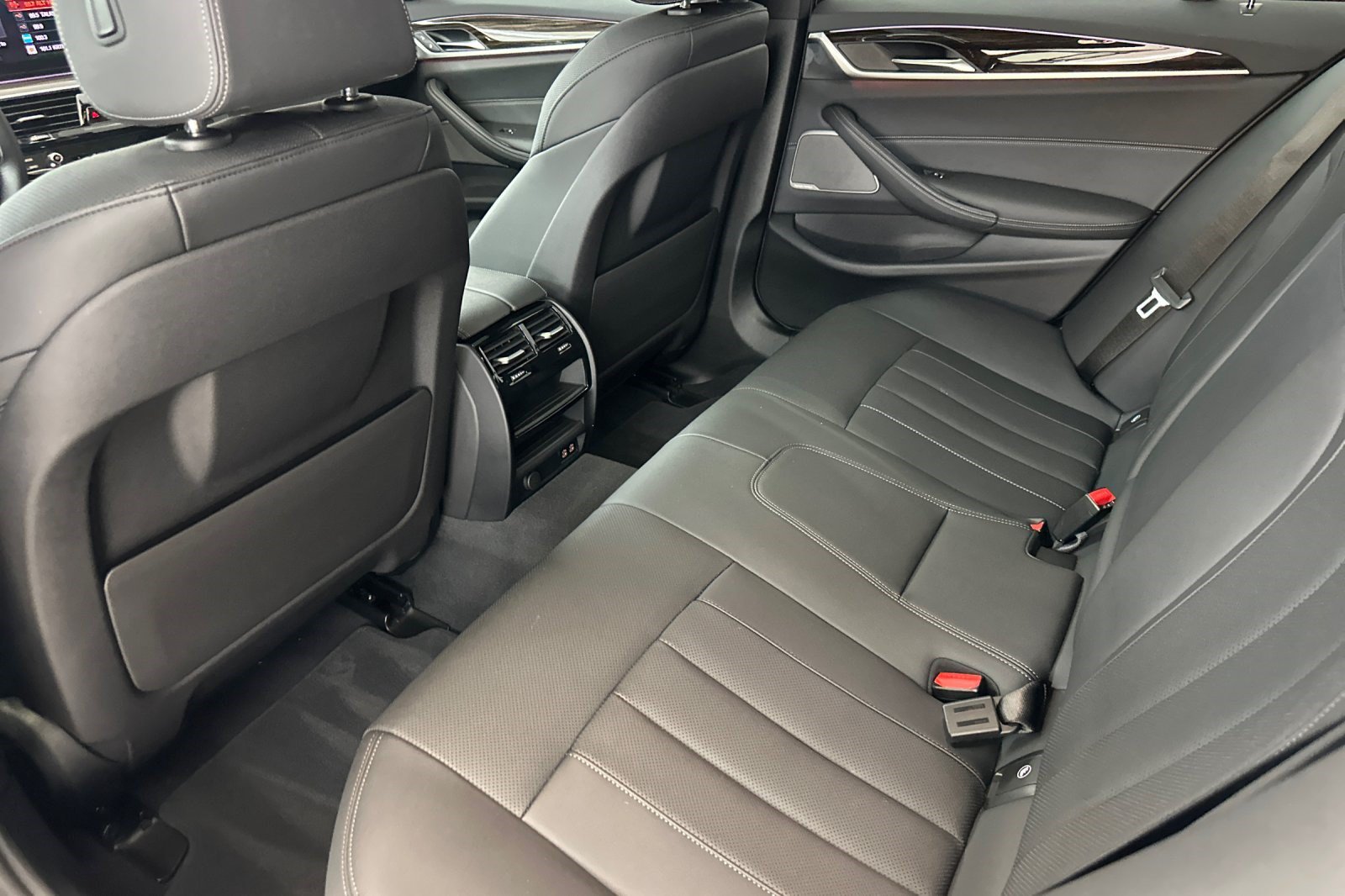 Certified 2023 BMW 540i w/ Premium Package RWD image 27